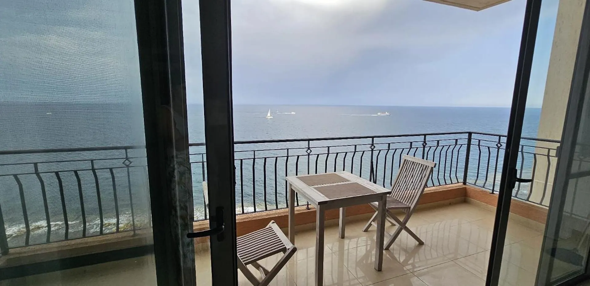 Seaview 3 Bedrooms In Balluta Beach Sliema Apartment