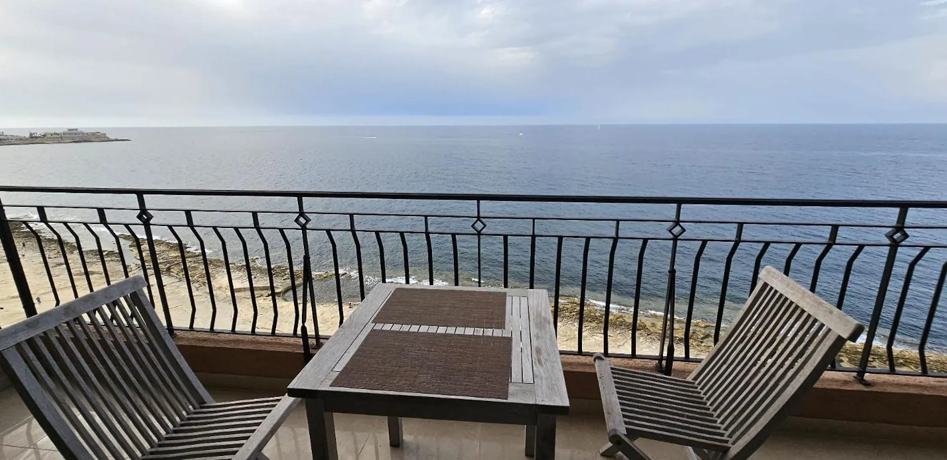 Seaview 3 Bedrooms In Balluta Beach Sliema Apartment