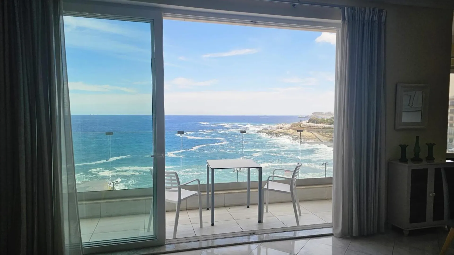Seaview 3 Bedrooms In Balluta Beach Sliema Malta