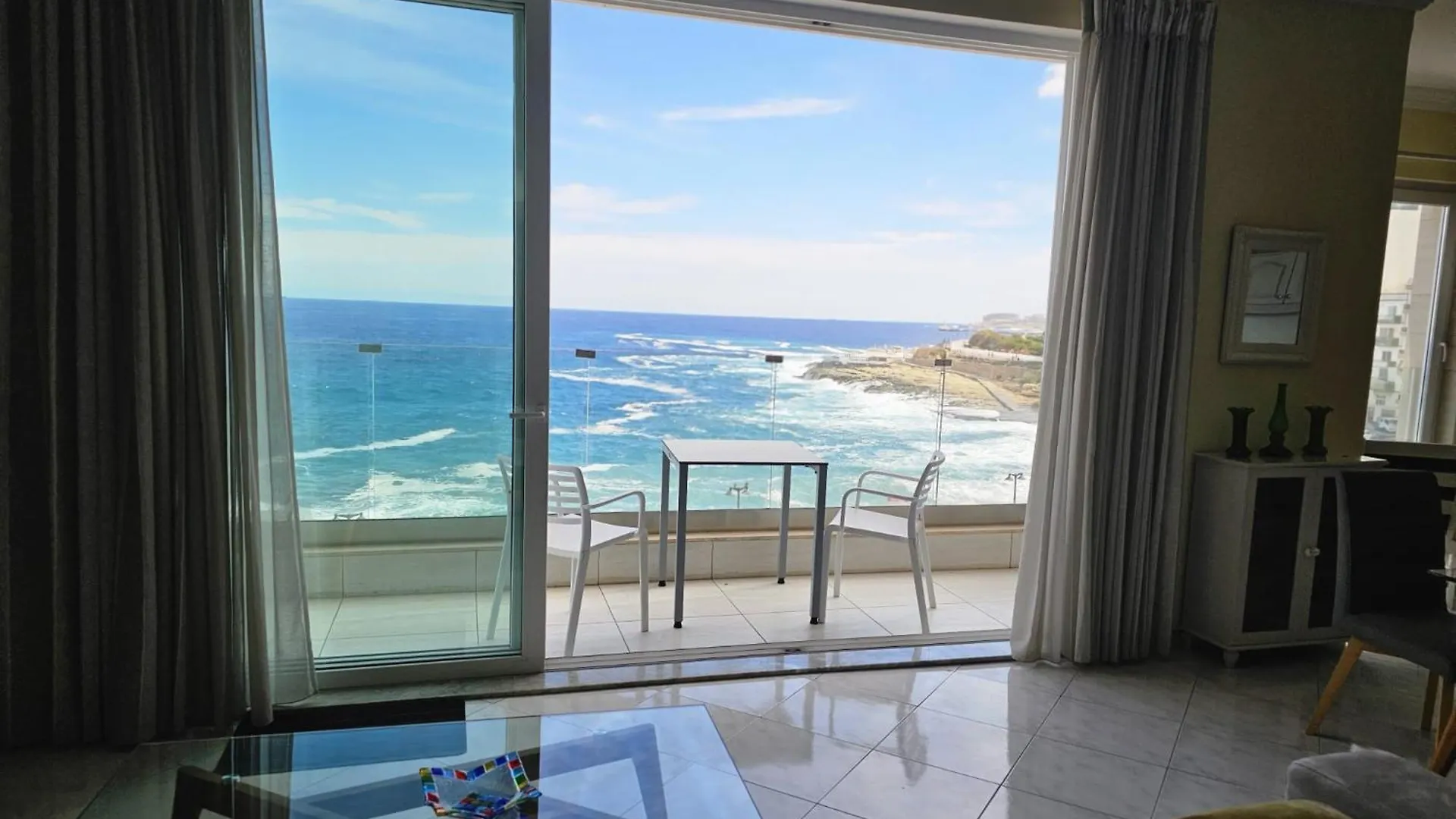 Seaview 3 Bedrooms In Balluta Beach Sliema 0*,  Malta