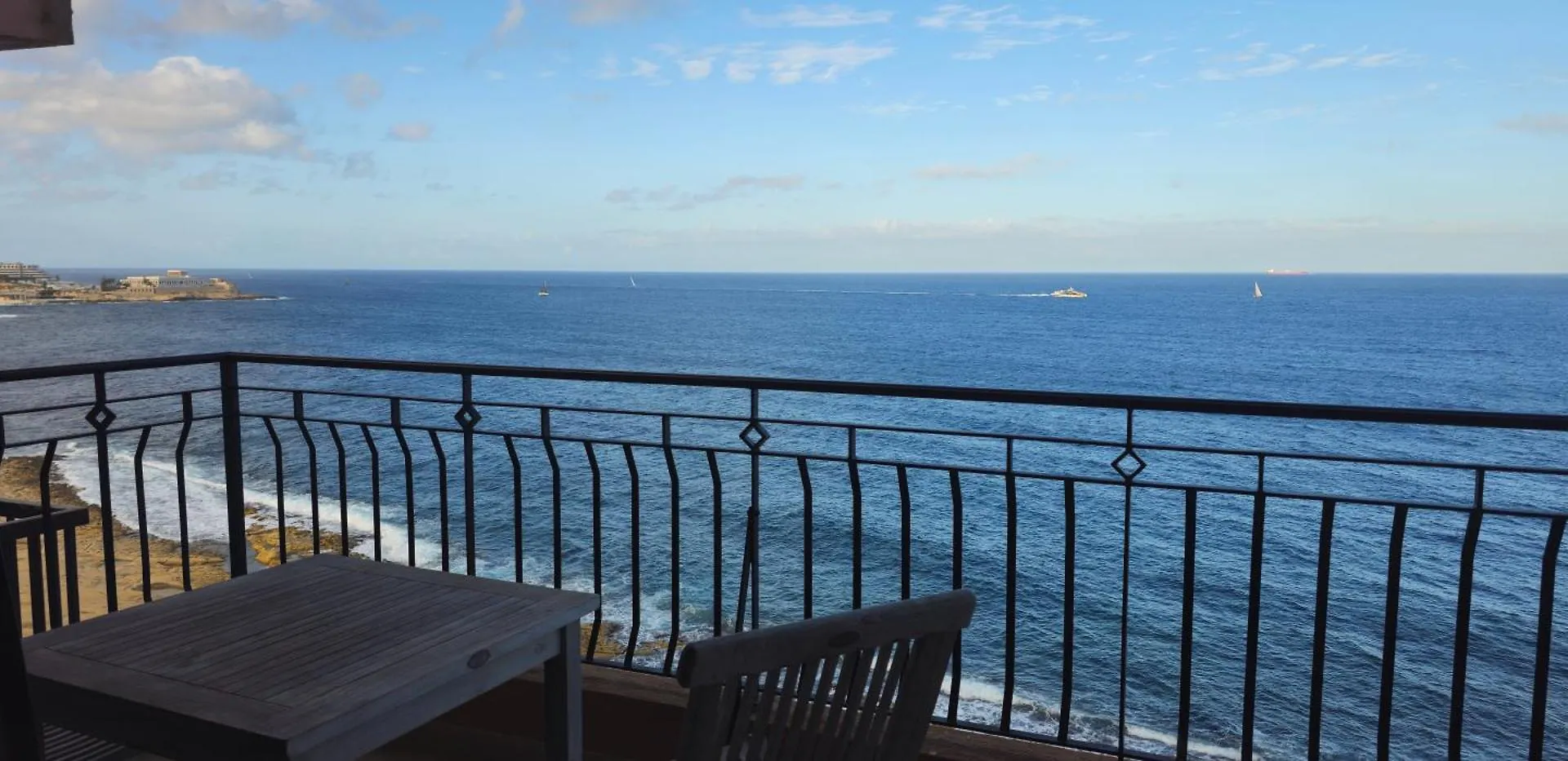 Seaview 3 Bedrooms In Balluta Beach Sliema Malta