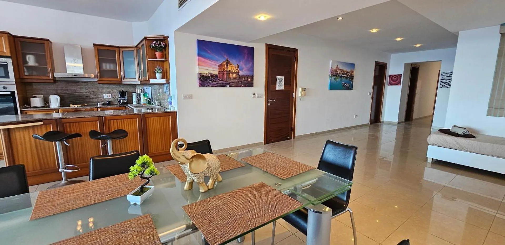 Seaview 3 Bedrooms In Balluta Beach Sliema 0*,