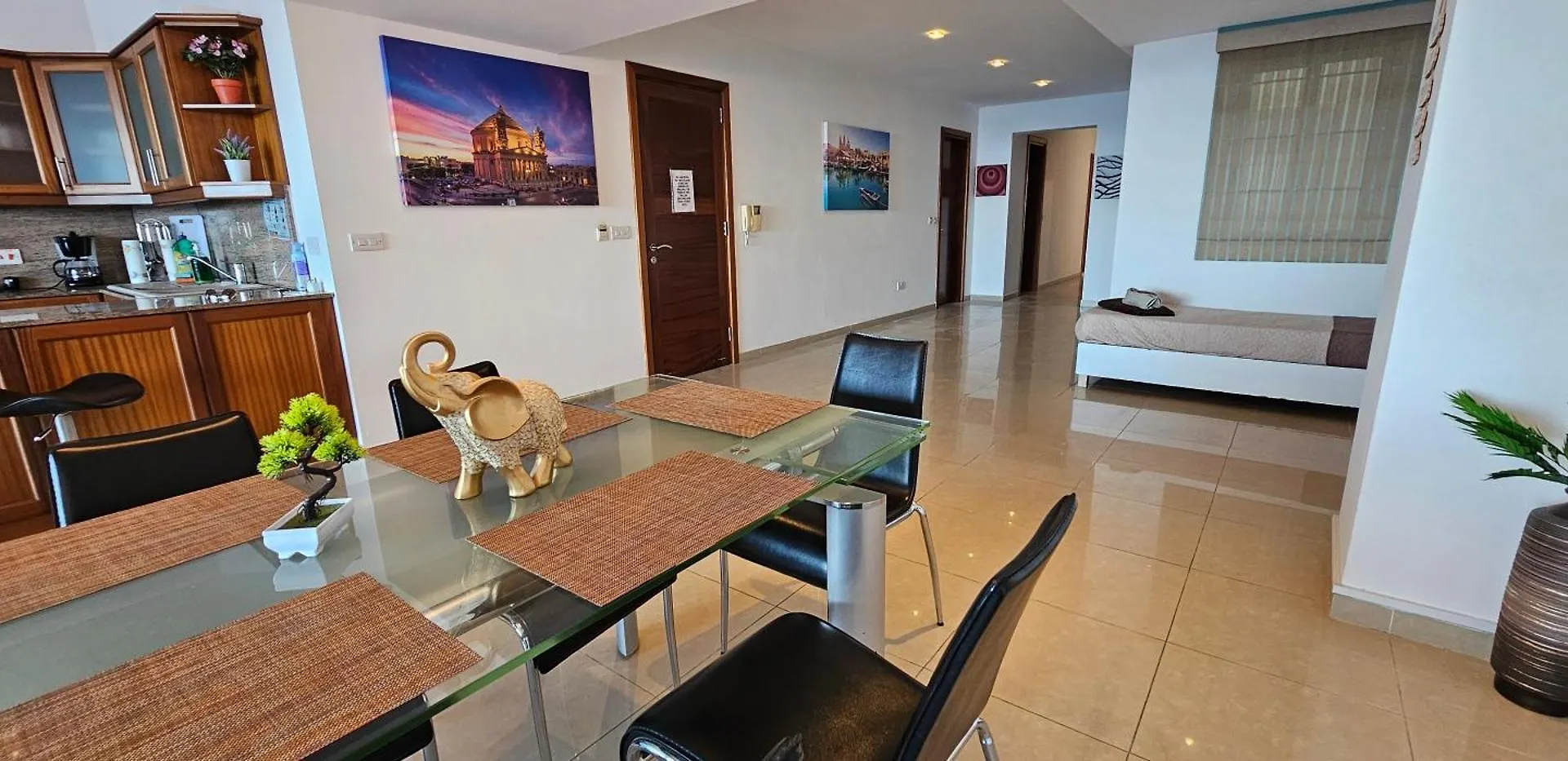 Seaview 3 Bedrooms In Balluta Beach Sliema