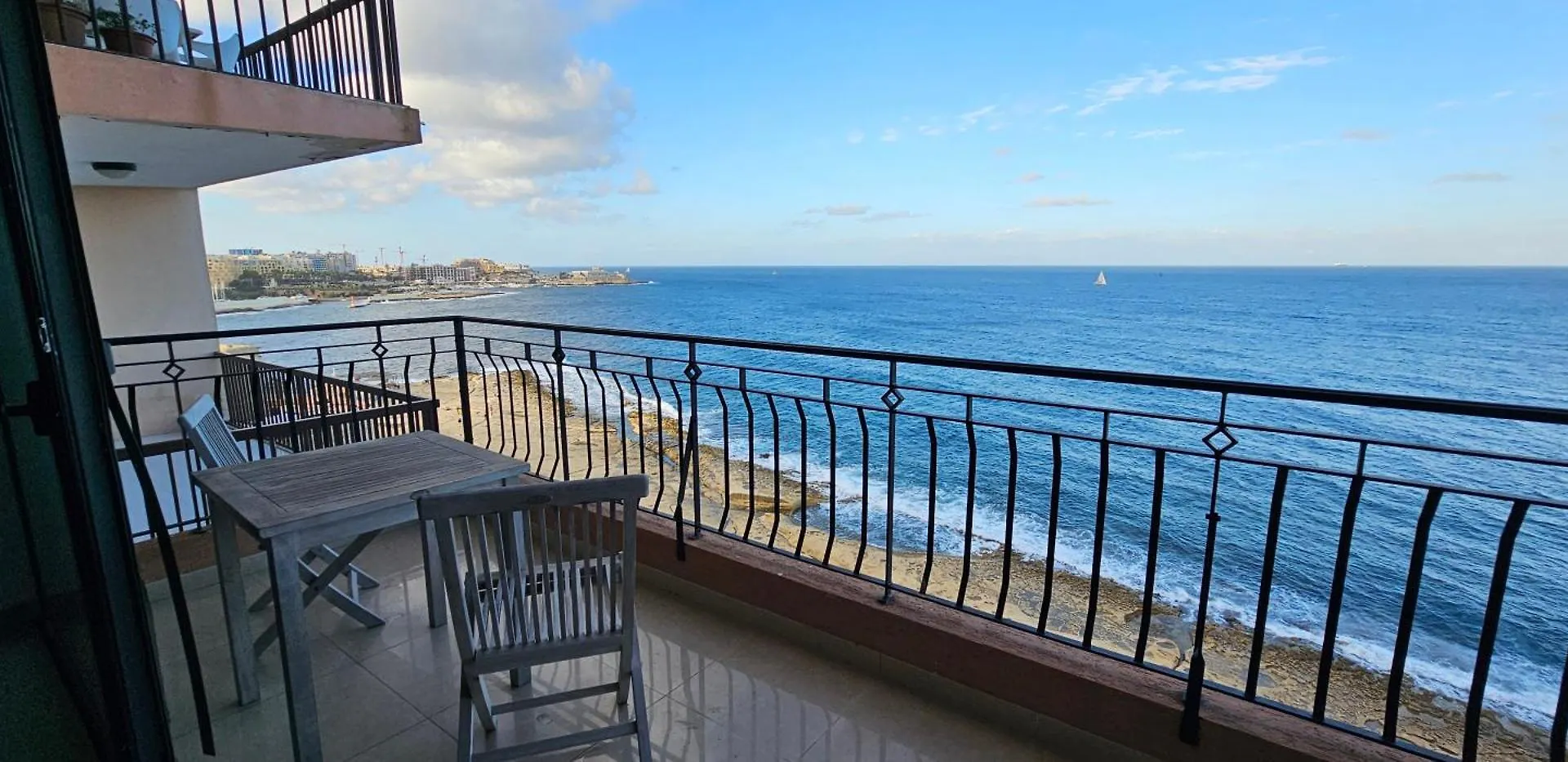 Seaview 3 Bedrooms In Balluta Beach Sliema