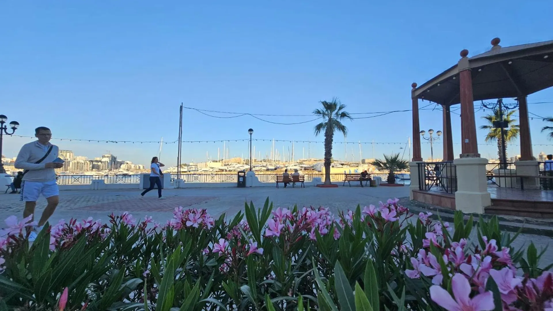 Seaview 3 Bedrooms In Balluta Beach Sliema