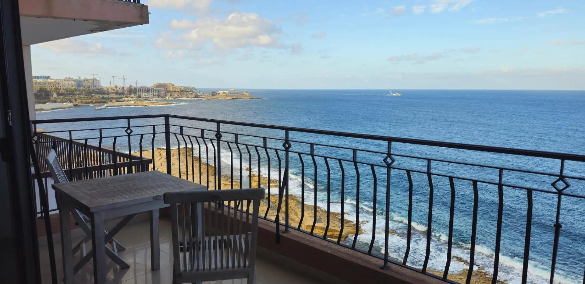 Apartment Seaview 3 Bedrooms In Balluta Beach Sliema