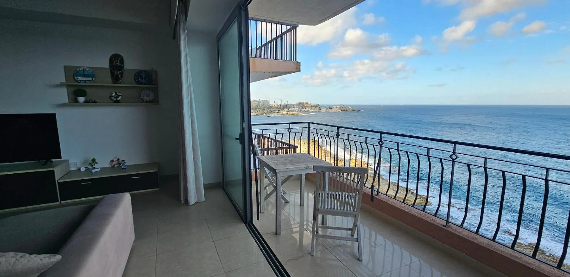 Seaview 3 Bedrooms In Balluta Beach Sliema 0*,  Malta
