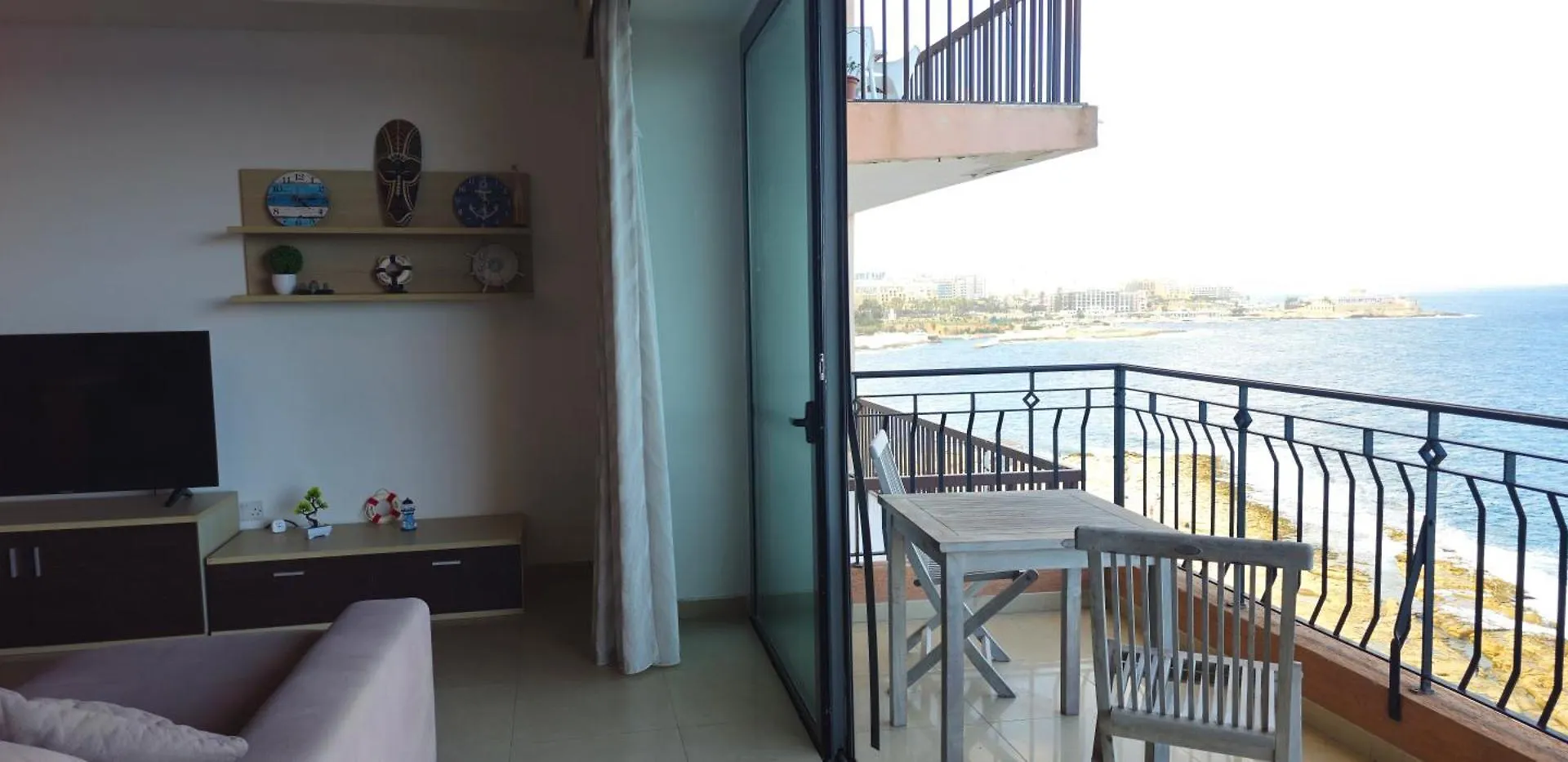 Seaview 3 Bedrooms In Balluta Beach Sliema