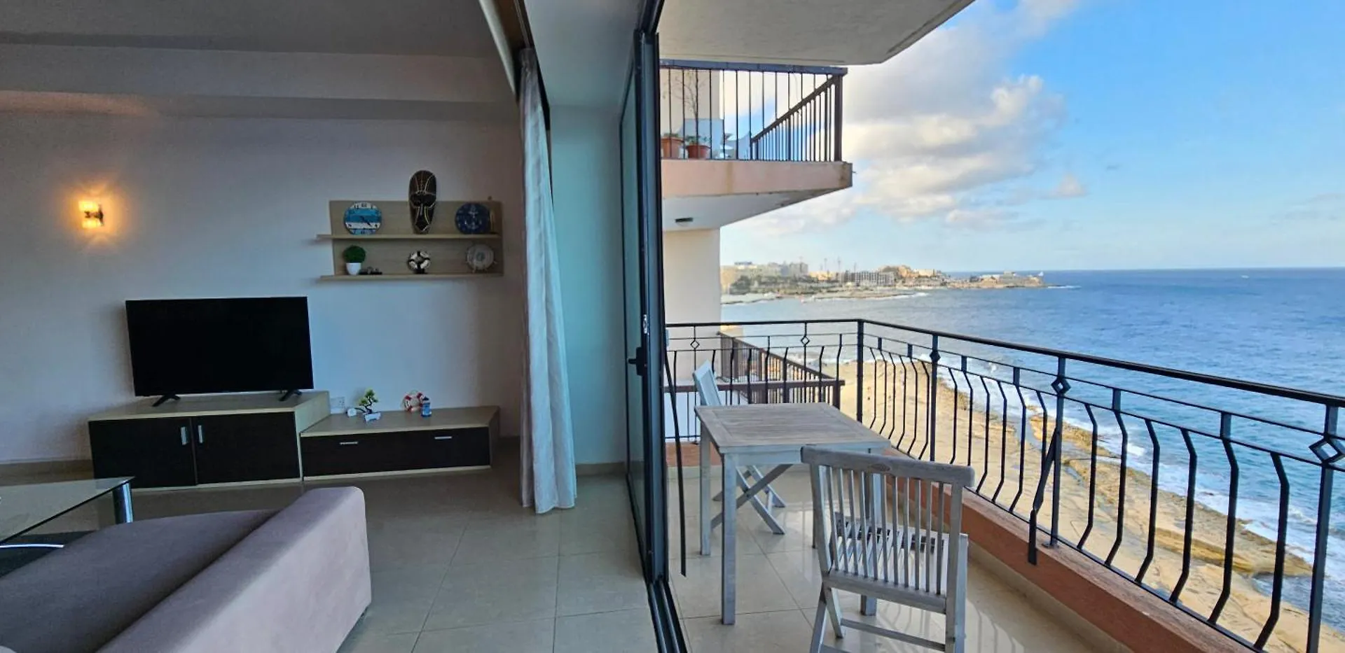 Seaview 3 Bedrooms In Balluta Beach Sliema